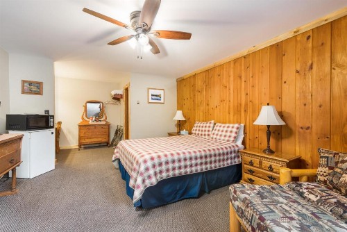 4 Seasons Inn on Fall River - image 47