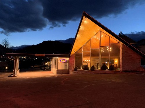 Coyote Mountain Lodge - image 11