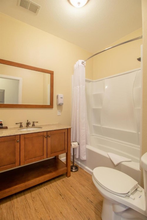 Coyote Mountain Lodge - image 15