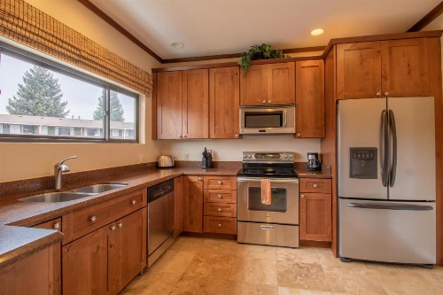 Coyote Mountain Lodge - image 37