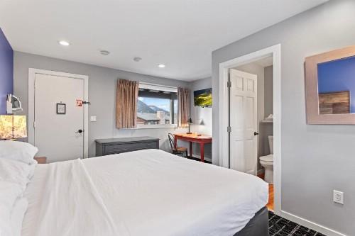 Coyote Mountain Lodge - image 39