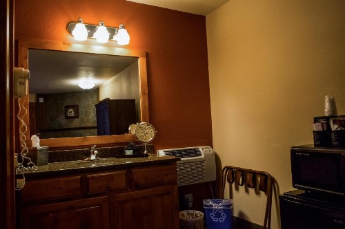 Silver Moon Inn - image 11