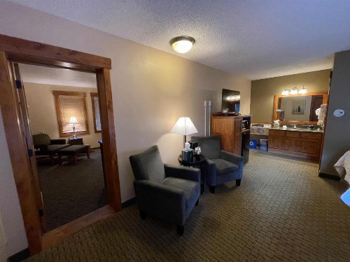 Silver Moon Inn - image 12