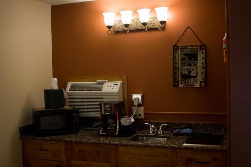 Silver Moon Inn - image 35