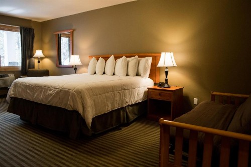 Silver Moon Inn - image 40