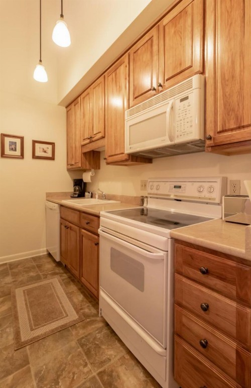 Wildwood Inn - image 10