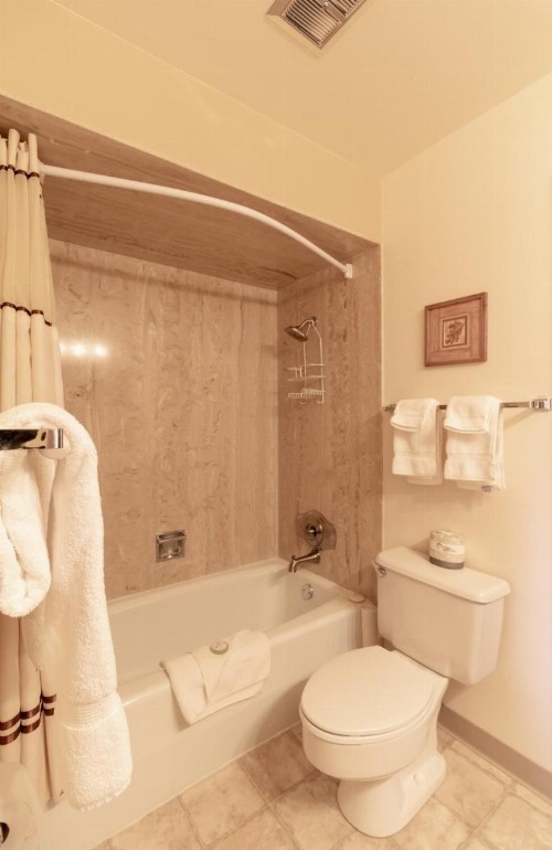 Wildwood Inn - image 17