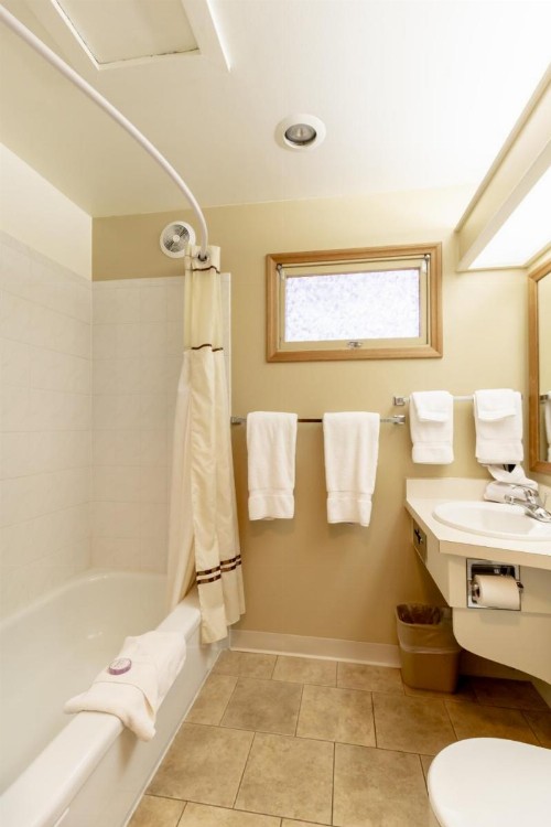 Wildwood Inn - image 37