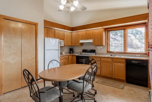 Wildwood Inn - image 38
