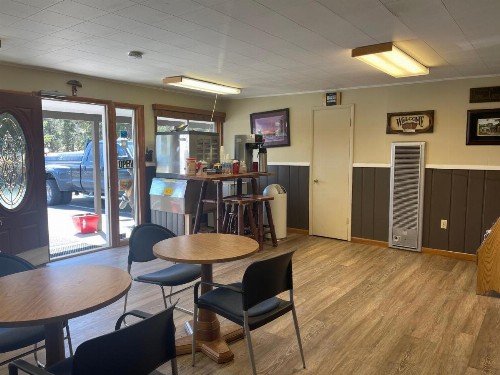 Saddle & Surrey Motel - image 7