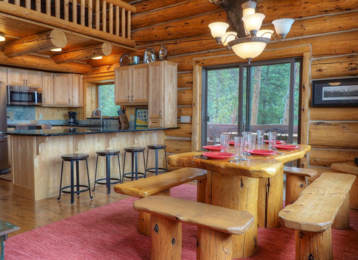 Mounticello Log Cabin - image 5