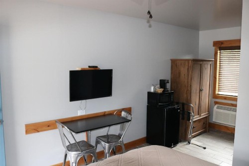Columbine Inn - image 23