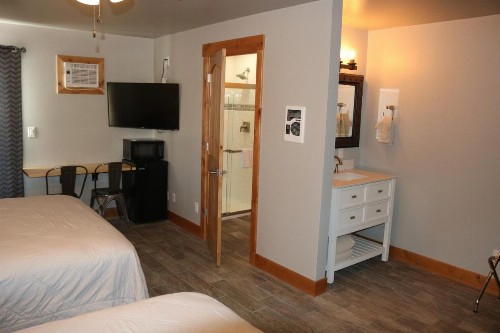 Columbine Inn - image 8