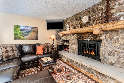 Divine Condominium (3 Bedroom condo) - image 4