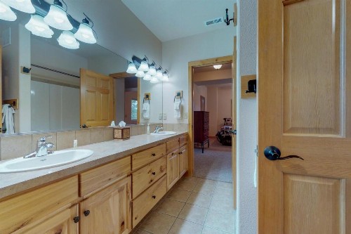 Twin Pines Cabin - image 10