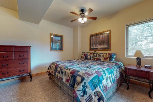 Twin Pines Cabin - image 12