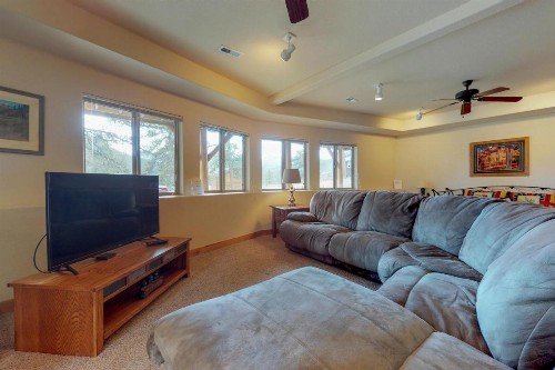 Twin Pines Cabin - image 4