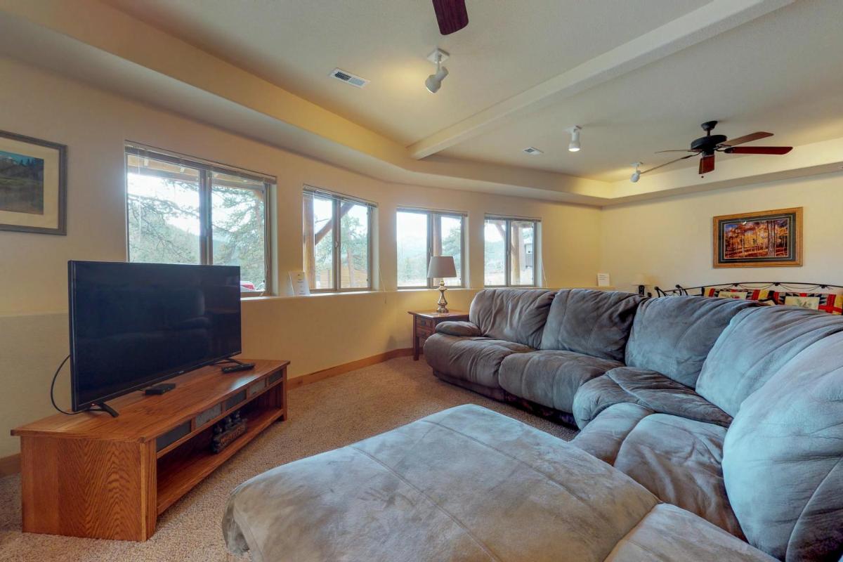 Twin Pines Cabin - image 4