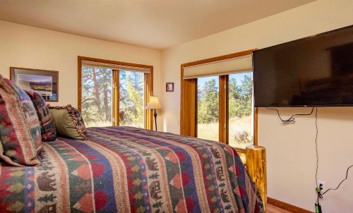 Tranquil Duplex Home - image 15