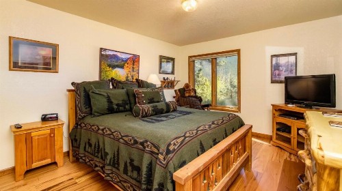Tranquil Duplex Home - image 16