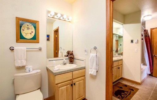 Tranquil Duplex Home - image 19