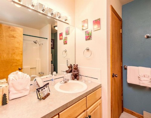 Tranquil Duplex Home - image 20