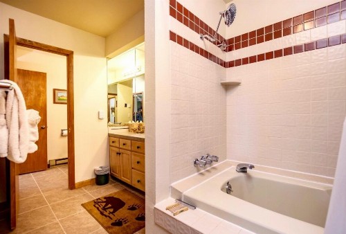 Tranquil Duplex Home - image 21