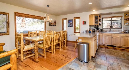 Tranquil Duplex Home - image 9
