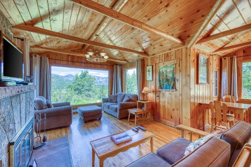 Flower Lane Cabin - image 3