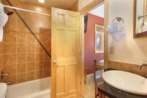 Chiefs Head Peak 21B Condo - image 7