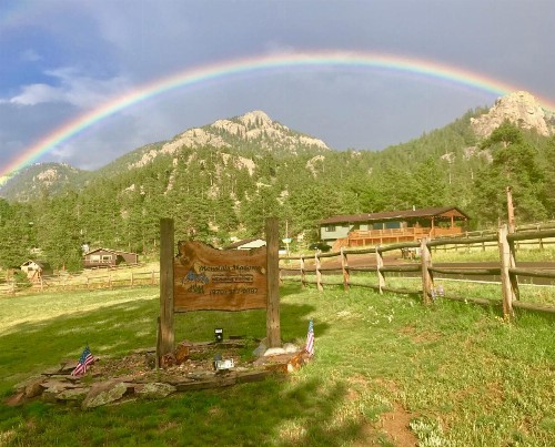 Mountain Shadows Resort - image 2