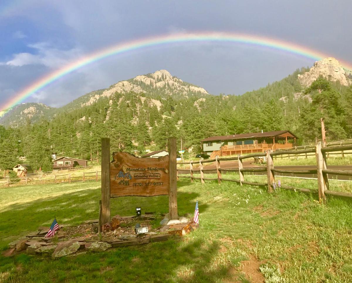 Mountain Shadows Resort - image 2