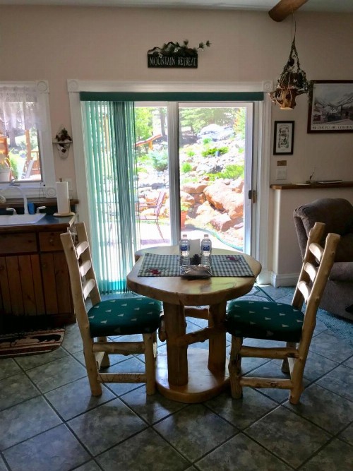 Sonnenhof Lakewood Manor Bed and Breakfast. - image 10