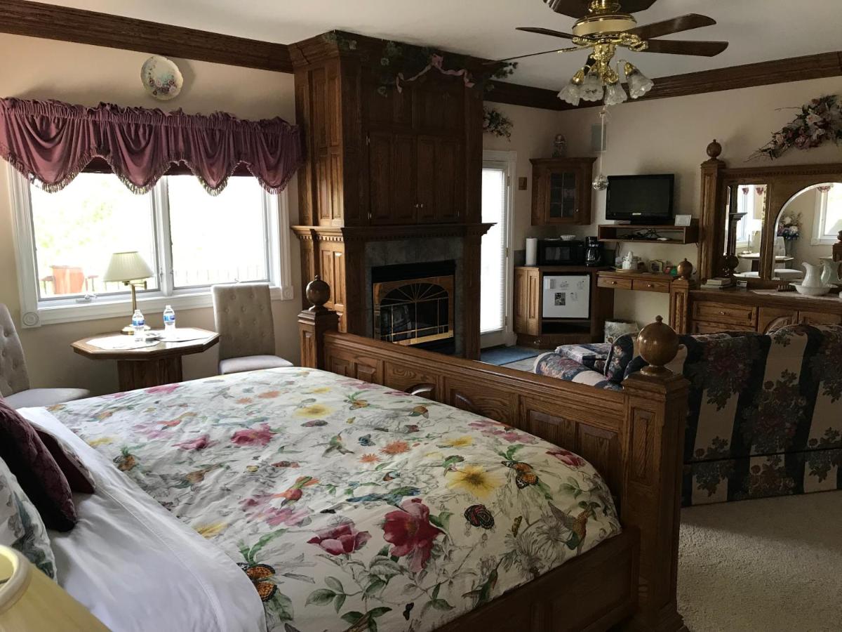 Sonnenhof Lakewood Manor Bed and Breakfast. - image 6