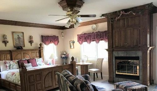 Sonnenhof Lakewood Manor Bed and Breakfast. - image 7