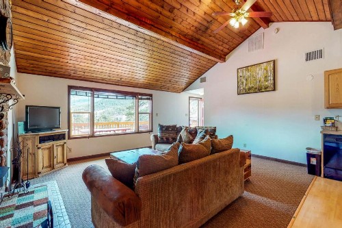 Mary's Lake Cabin - image 9