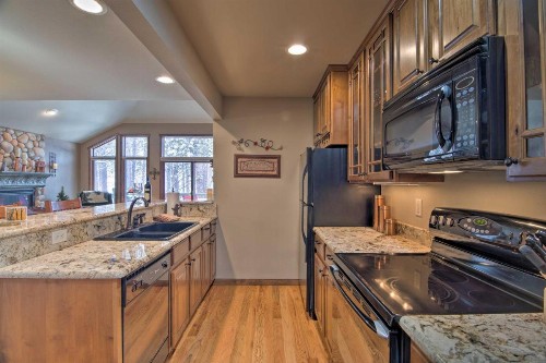 Spacious Estes Park Home on Big Thompson River! - image 1