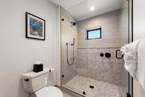 Rocky Mountain Getaway- Indoor/Outdoor Fireplace Jacuzzi Close to Downtown - image 11