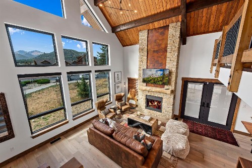 Rocky Mountain Getaway- Indoor/Outdoor Fireplace Jacuzzi Close to Downtown - image 12