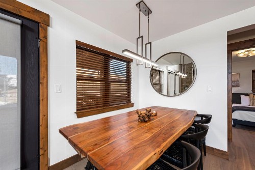 Rocky Mountain Getaway- Indoor/Outdoor Fireplace Jacuzzi Close to Downtown - image 16