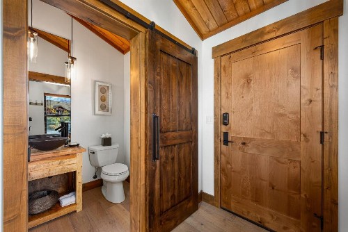 Rocky Mountain Getaway- Indoor/Outdoor Fireplace Jacuzzi Close to Downtown - image 36