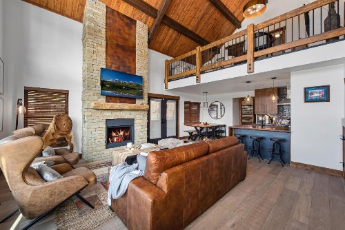 Rocky Mountain Getaway- Indoor/Outdoor Fireplace Jacuzzi Close to Downtown - image 37