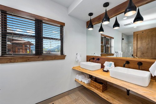Rocky Mountain Getaway- Indoor/Outdoor Fireplace Jacuzzi Close to Downtown - image 40