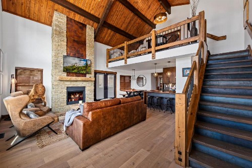 Rocky Mountain Getaway- Indoor/Outdoor Fireplace Jacuzzi Close to Downtown - image 7