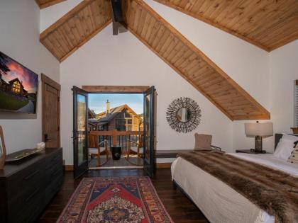Lake Estes Getaway - Indoor/Outdoor Fireplace Private Jacuzzi Views! - image 18