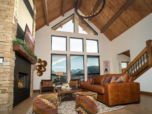 New Log Cabin! Steps to Lake Estes Indoor/Outdoor Fireplace Private Jacuzzi!