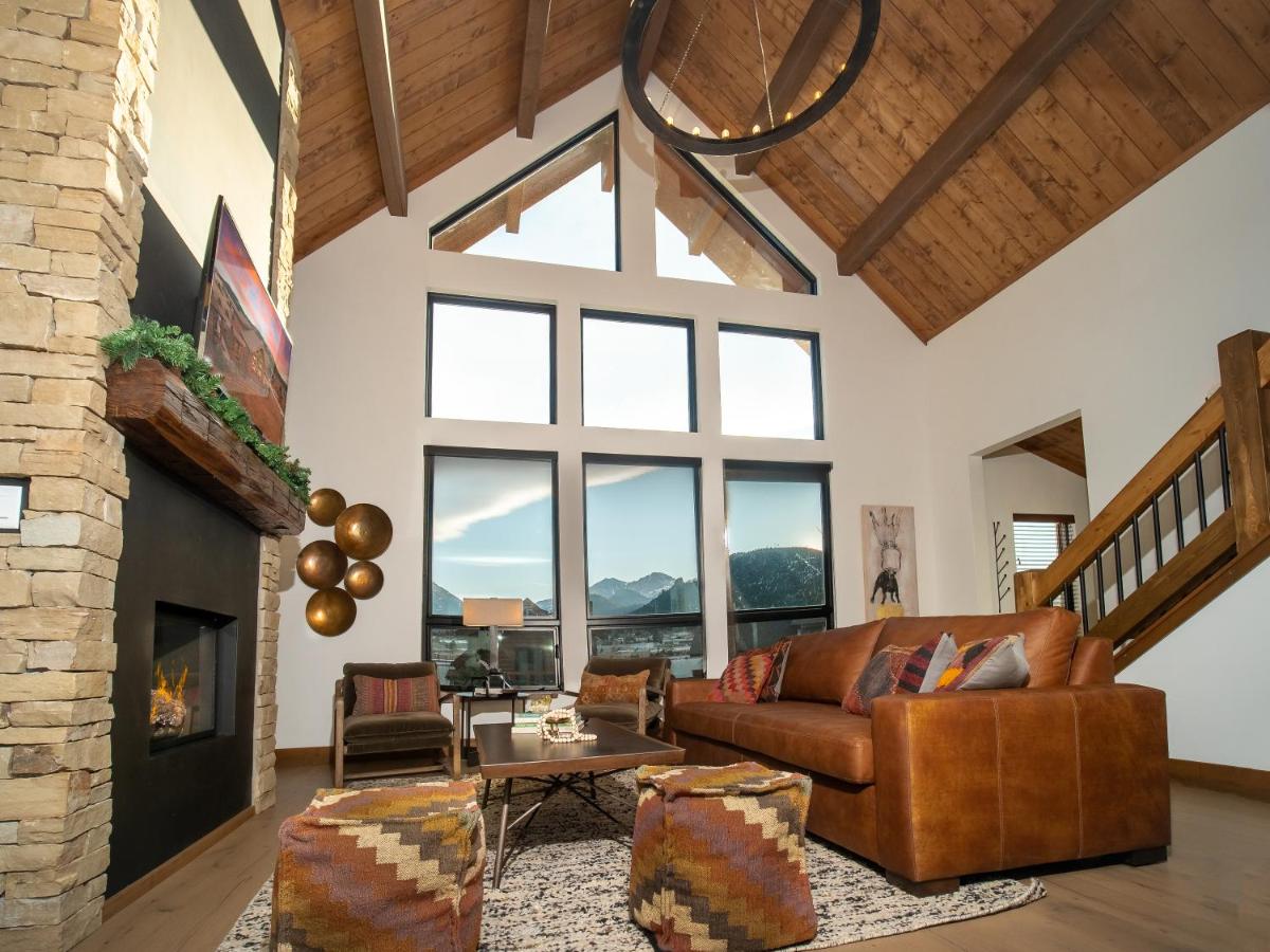 New Log Cabin! Steps to Lake Estes Indoor/Outdoor Fireplace Private Jacuzzi! - main image