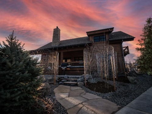 New Log Cabin! Steps to Lake Estes Indoor/Outdoor Fireplace Private Jacuzzi! - image 11