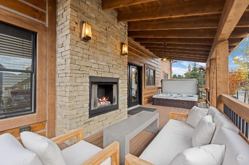 New Log Cabin! Steps to Lake Estes Indoor/Outdoor Fireplace Private Jacuzzi! - image 14