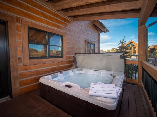 New Log Cabin! Steps to Lake Estes Indoor/Outdoor Fireplace Private Jacuzzi! - image 19
